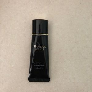 Clé de peau BEAUTÉ silky cream foundation O20